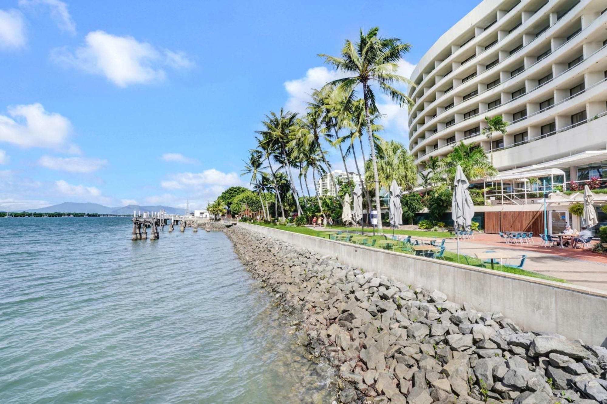 فندق 602 Harbour Lights With Ocean Views كيرنز الغرفة الصورة