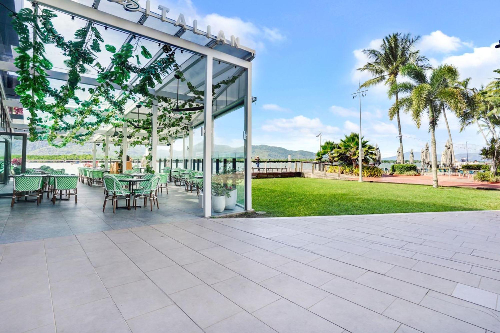 فندق 602 Harbour Lights With Ocean Views كيرنز الغرفة الصورة
